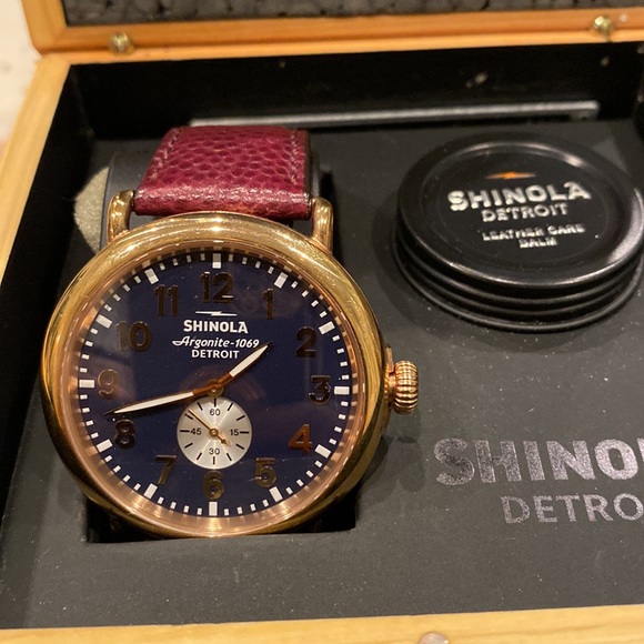 The Runwell 47mm -Oxblood genuine leather band. Sapphire blue dial rose gold. - Picture 2 of 8